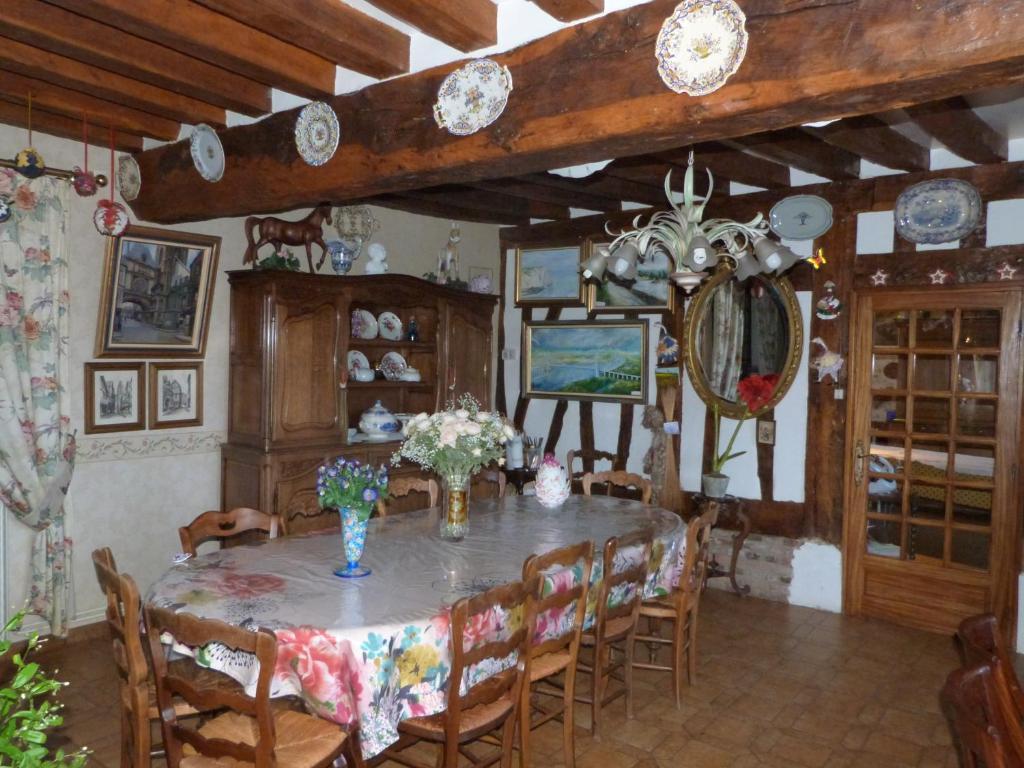 Photo 5/5 — Gîte insolite « Lambert Marie-Cécile · Saint-Jean-du-Cardonnay, Normandie » à Saint-Jean-du-Cardonnay Manche